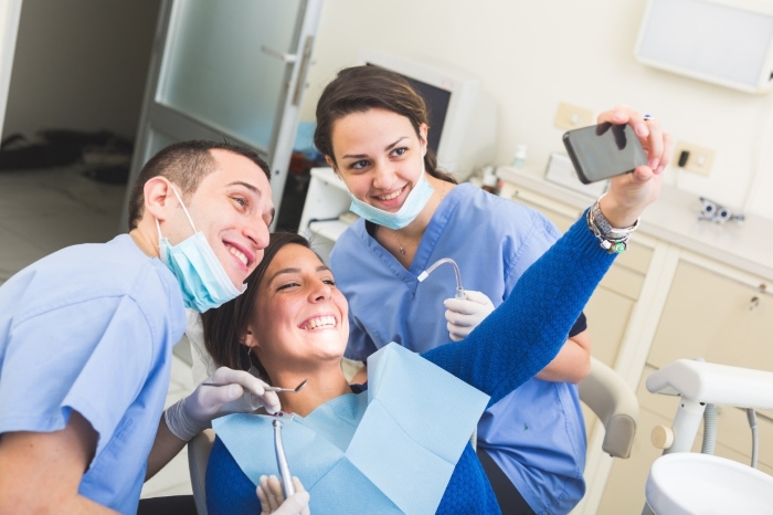 Поздравляем всех врачей-стоматологов с профессиональным праздником!